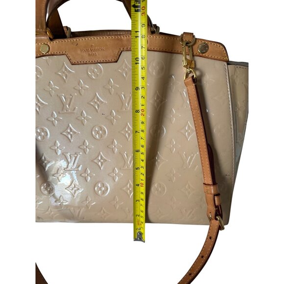 LOUIS VUITTON Beige Poudre Monogram Vernis Brea MM Bag - Picture 4 of 16